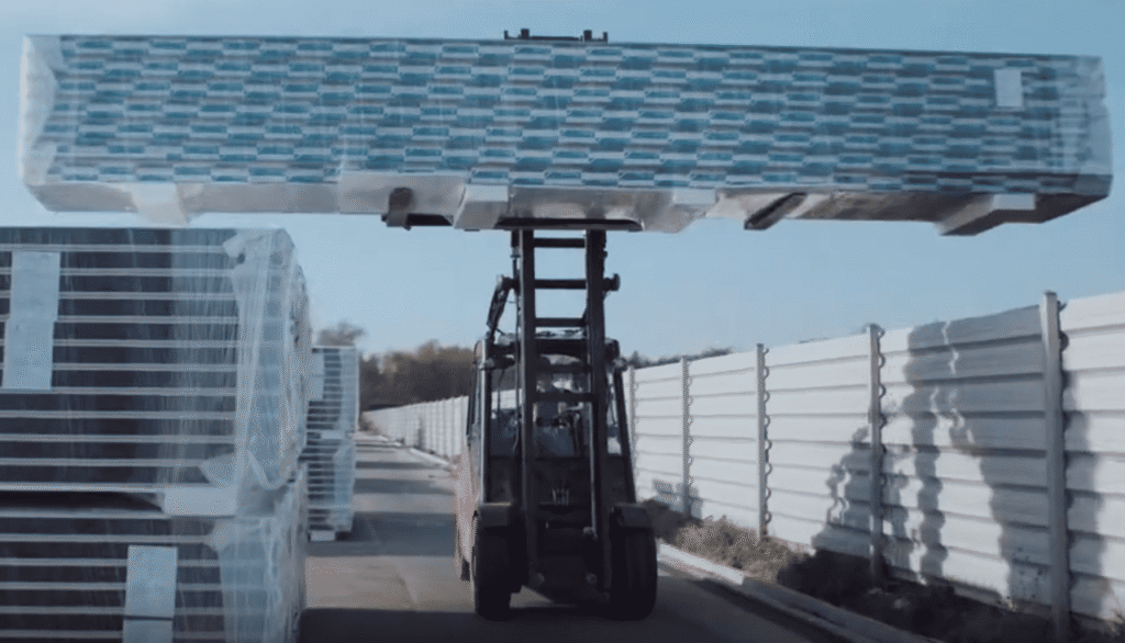 Разгрузка сэндвич панелей